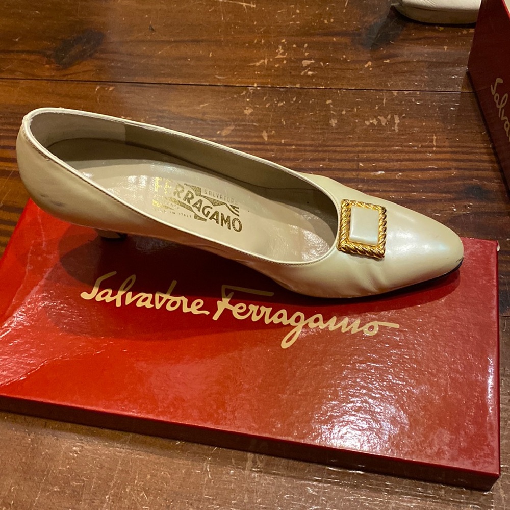 Ferragamo “Solleone” pumps